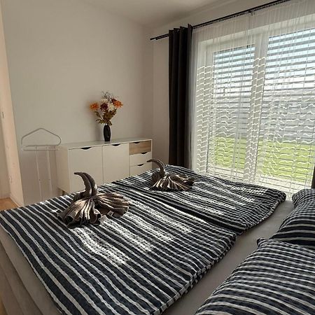 Klimatizovany Apartmanovy Dom, S Virivkou, 1B Сенець Екстер'єр фото