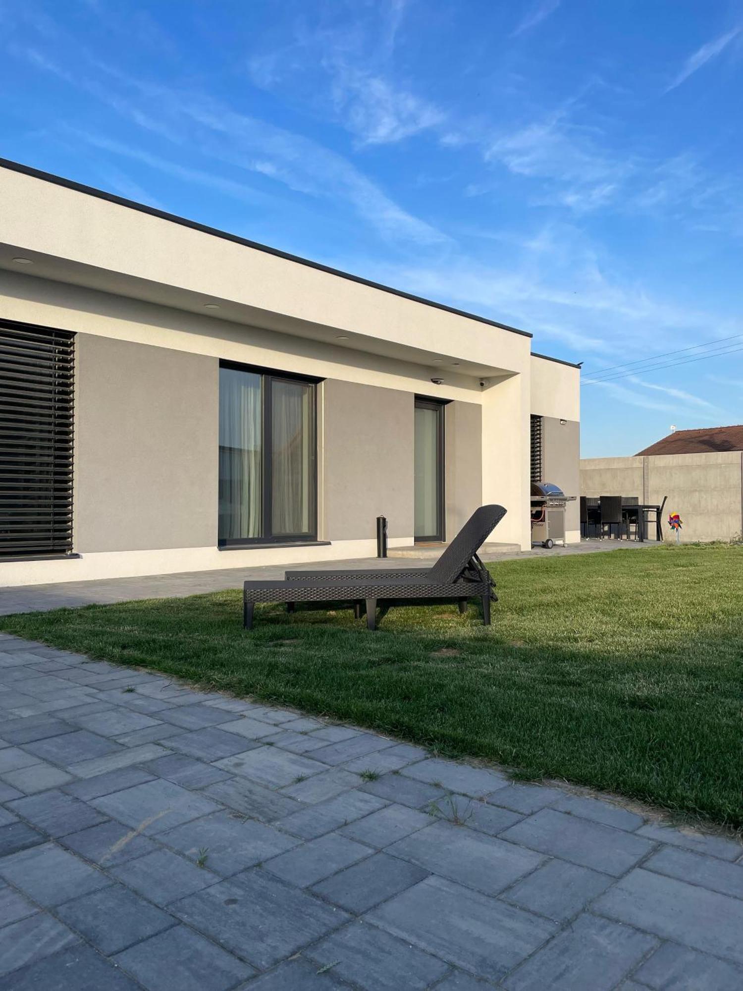 Klimatizovany Apartmanovy Dom, S Virivkou, 1B Сенець Екстер'єр фото