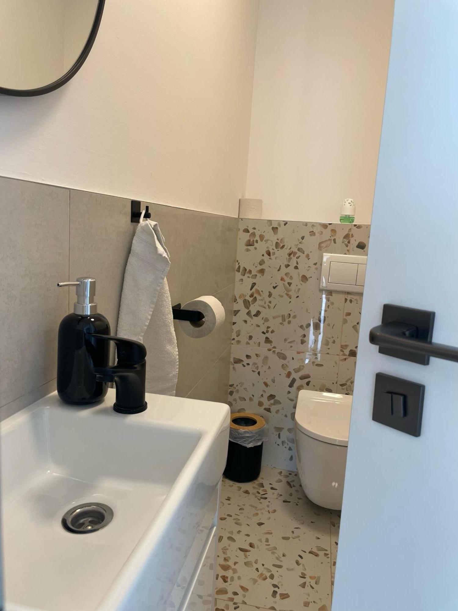 Klimatizovany Apartmanovy Dom, S Virivkou, 1B Сенець Екстер'єр фото